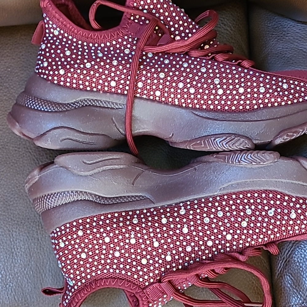 New never worn casual shoes - Picture 2 of 7